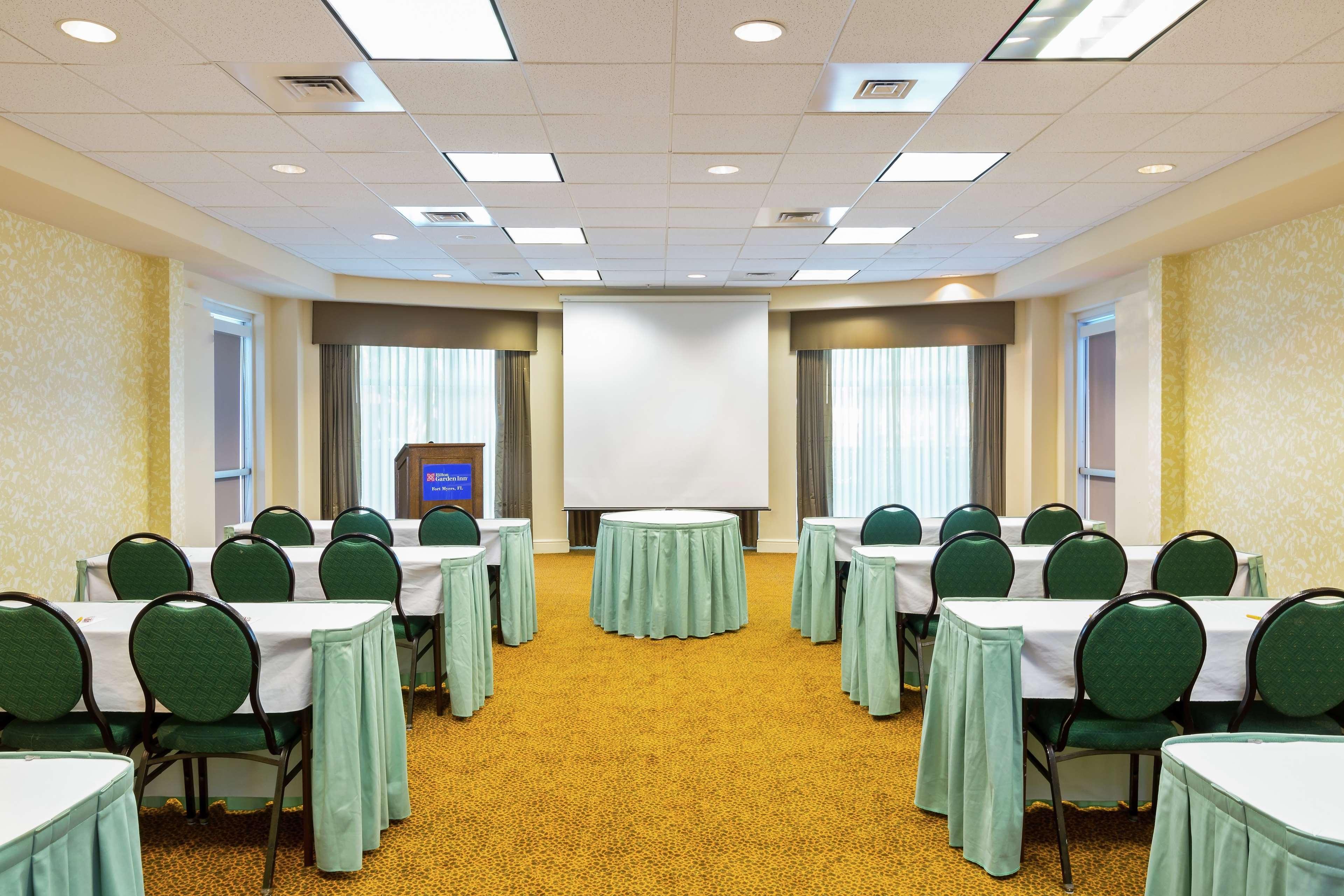 Hilton Garden Inn Fort Myers Ngoại thất bức ảnh