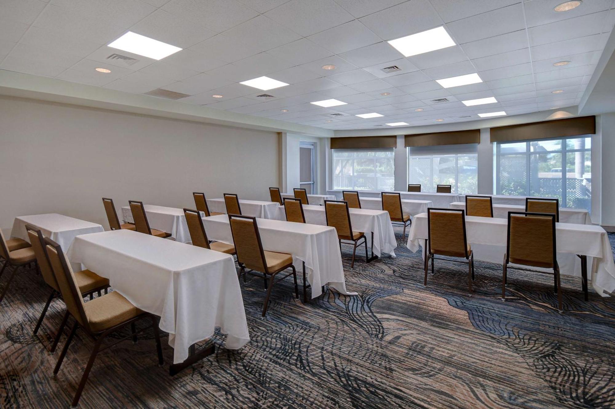 Hilton Garden Inn Fort Myers Ngoại thất bức ảnh