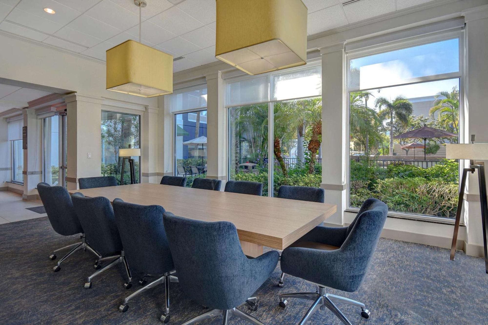 Hilton Garden Inn Fort Myers Ngoại thất bức ảnh