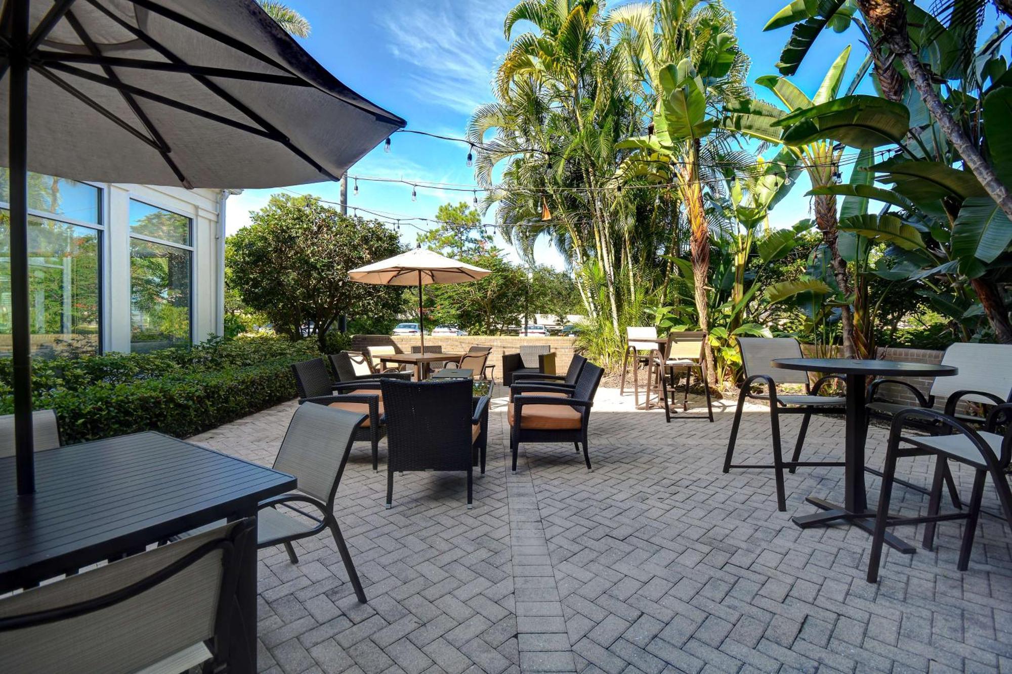 Hilton Garden Inn Fort Myers Ngoại thất bức ảnh